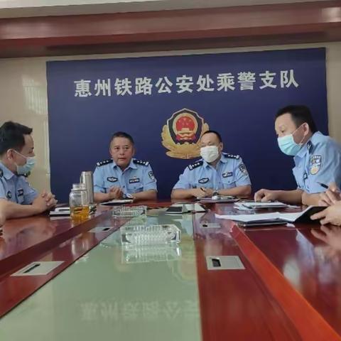 惠州处乘警支队扎实开展反诈宣传进车厢活动