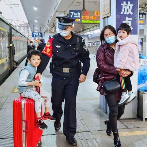 春运首日，惠铁乘警重装出发全力护航平安回家路