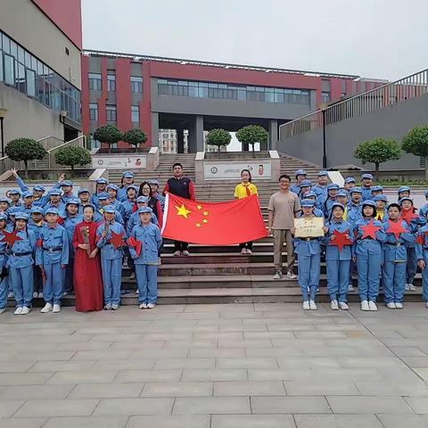 红星伴我去拼搏——高新区第一中学2023级十班“迎国庆”合唱比赛纪实