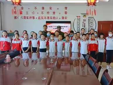 达旗第二小学【喜迎二十大 共筑强军梦】主题教育活动——慰问退伍军人，传承红色基因～四年级六班