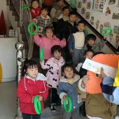 “趣”运动—“悦”成长——铅山县金色摇篮幼儿园冬季运动会