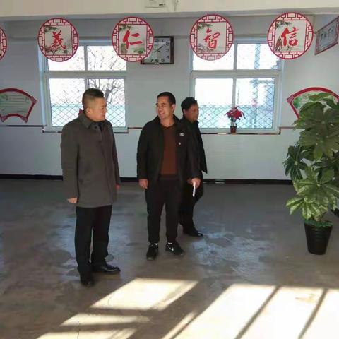 以双五建设为契机 严抓教学常规管理---小漫河中心小学迎接领导检查纪实