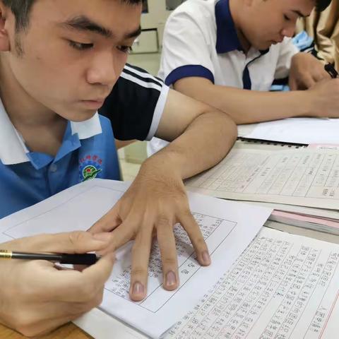 计算机应用系——开展2023年新入团成员志愿书填写指导