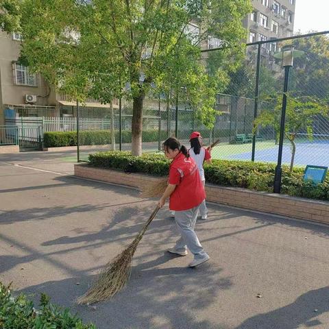 清扫美丽校园&交通文明劝导                               ——海慧中学八（4）班