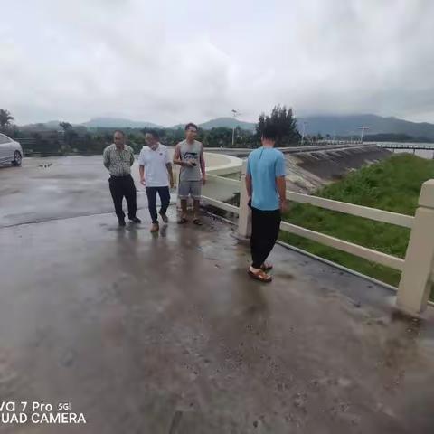 陵水黎族自治县水务局符宗冠副局长到西南水利管理所检查水库安全生产工作及防溺水工作