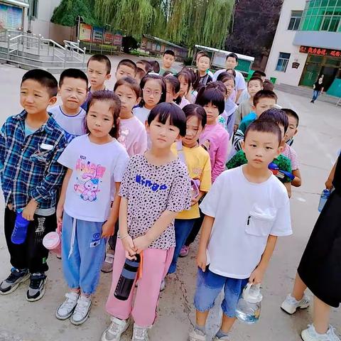 嘿！秋游啦！   ——英华三年级