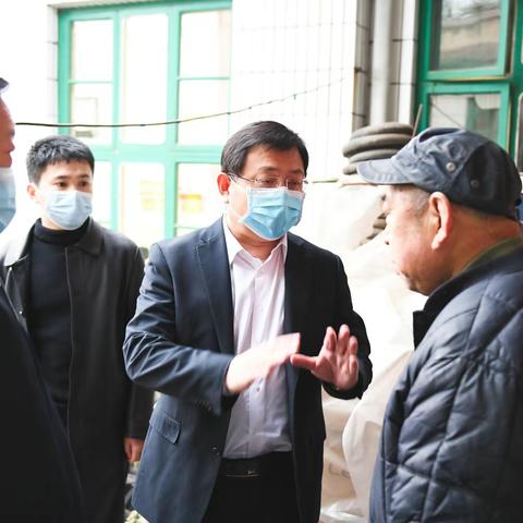 王世臣走访慰问困难党员和老干部