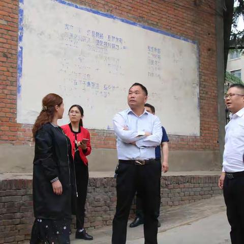 义马二小迎接创建办验收节目及督查环境卫生整治工作