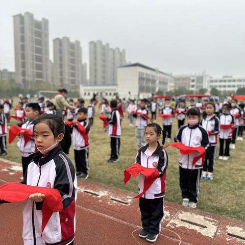 庐江高新实验学校举行“喜迎二十大 争做好队员”少先队入队仪式