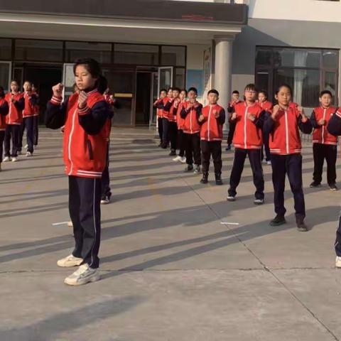 夏庄镇南直小学武术操展演暨教师文体活动纪实