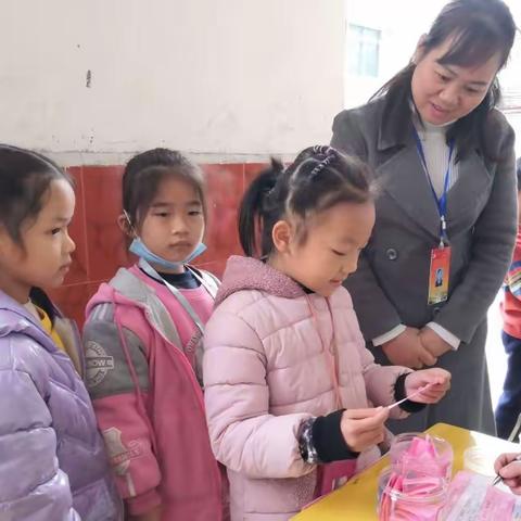 玩中考 乐中评——来宾市水落小学开展一、二年级无纸笔综合测评