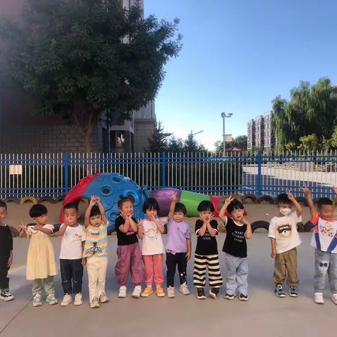 普睿迪幼儿园小一班8 月份第四周生活记录篇