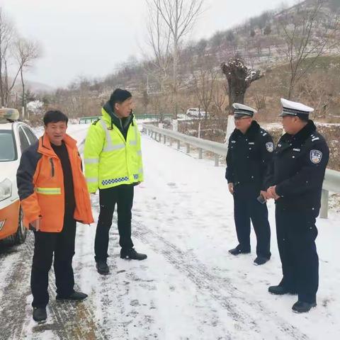 安塞交警：以雪为令狠抓路面管控                           全力保障辖区群众出行安全