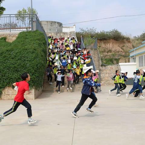 面甸小学组织开展防震防火演练