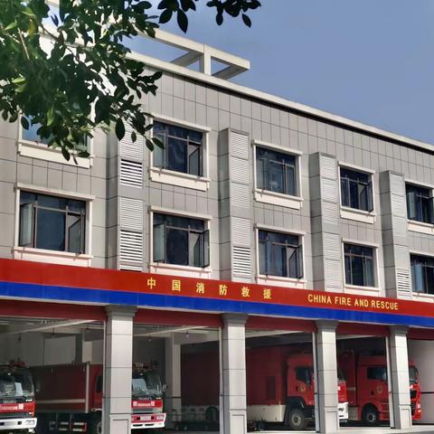 “探秘消防队”新华幼儿园（假日园中五班）亲子安全教育实践活动