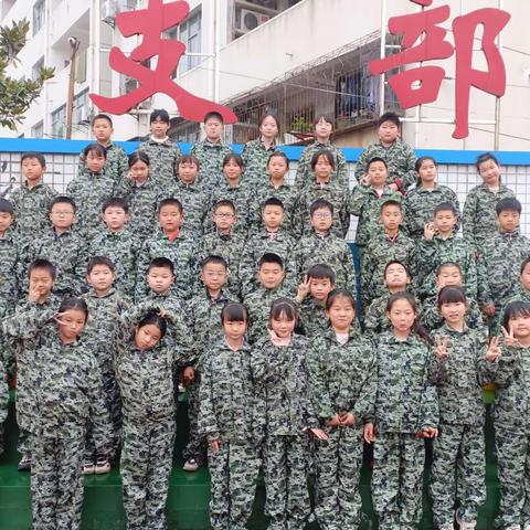 石潭镇中心小学185班萤火虫中队——相约在春天