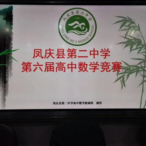 微雨有情轻送爽，菡萏解意暗飘香