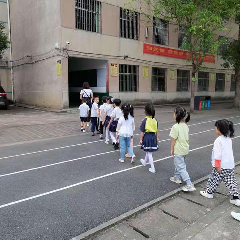 走近、对话、感受——黄市镇中心幼儿园“幼小衔接”活动之进校篇