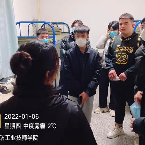 情系学生，传递温暖