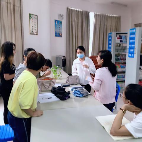 有规可循，有纪可依——三亚市民族中学英语科组老师学习常规教研检查文件记。