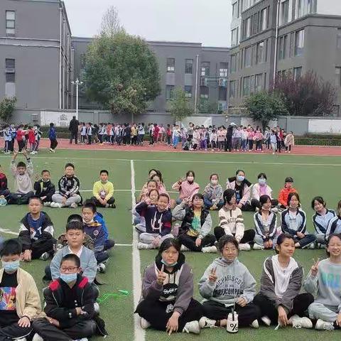 昌乐县西湖小学六年级五班校园生活掠影