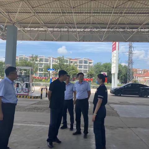 青岛石油公司经理吕广宁一行到胶州分公司开展调研帮扶工作