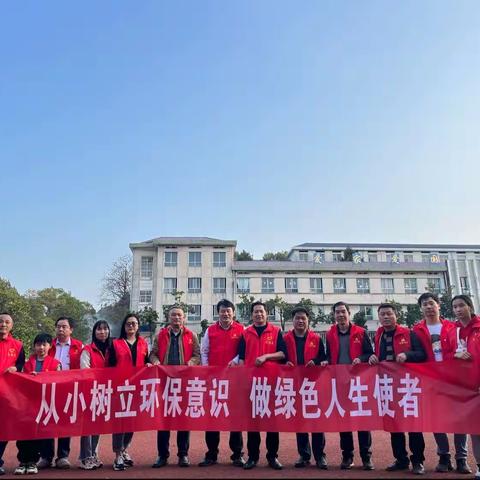 清洁校园，党员在行动----酒埠江镇中心小学党支部开展“雷锋家乡学雷锋，重振雄风我先行”清洁校园主题党日活动