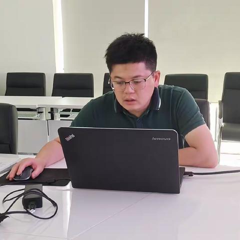 致君医贸党支部第三党小组4月份会议简报
