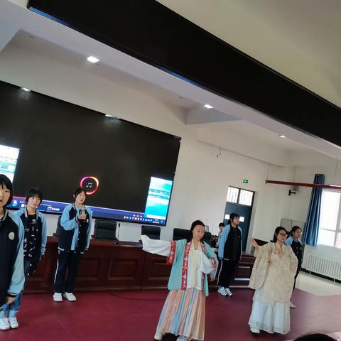月满中秋青春诗会
