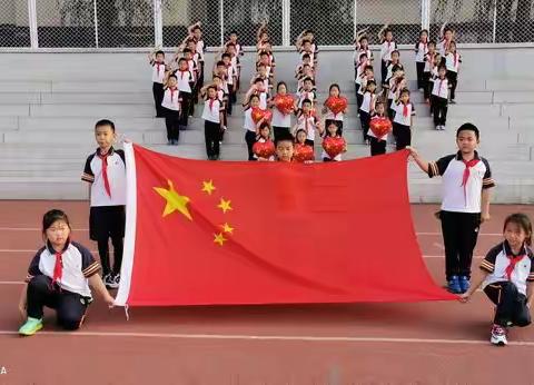 小雄鸡在歌唱，劳动最光荣