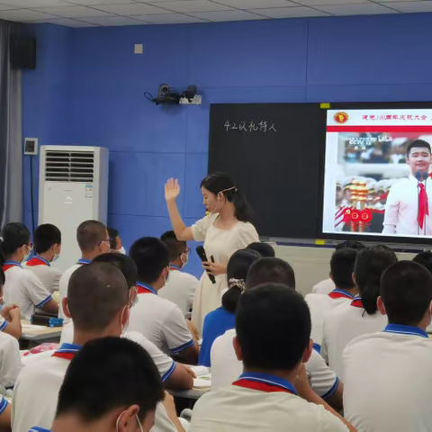 学史明理   融史提效——记八年级“党史教育融入思政课”课例研讨活动