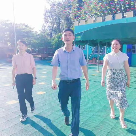 六一慰问 情暖童心—昌江县政府副县长何方长、昌江县教育总督学夏晶走进石碌镇中心幼儿园开展六一慰问活动