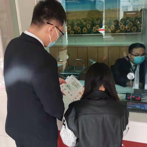 【招商银行济宁分行】3.15反假货币宣传我们在行动