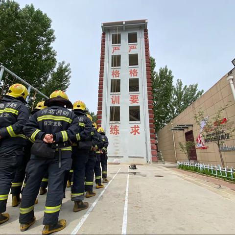 满城区中山路消防救援站——负重登楼训练