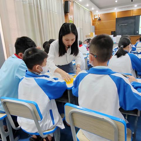 艳阳暖冬日  教研促成长——三亚市第七小学集团化办学数学集体教研活动