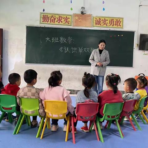 “送教下乡   情暖人心  ”——幼儿园送教下乡活动