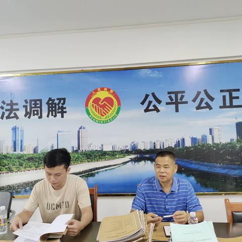 海口市司法局人民参与和促进法治科科长唐其良到海垦司法所检查工作