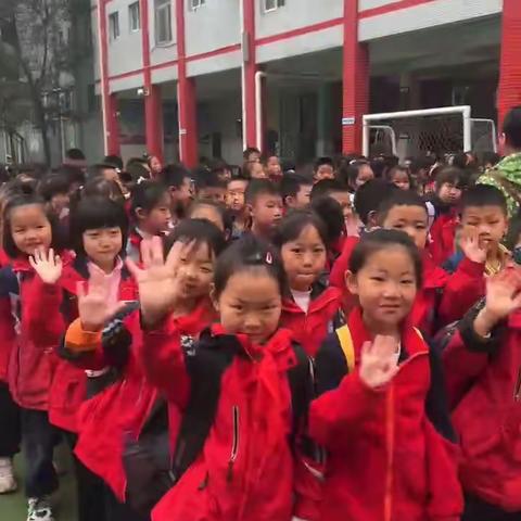 追寻秋的足迹👣——名山区实验小学二年级四班秋游记