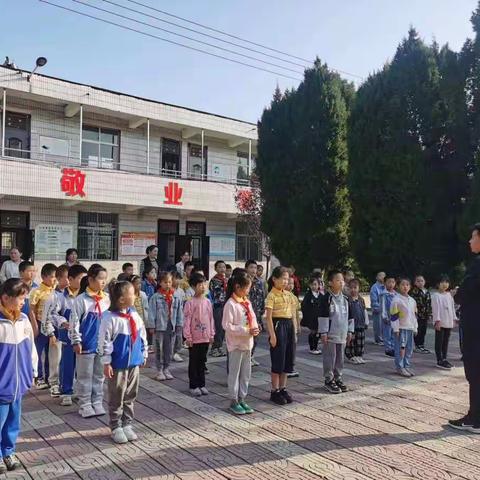 防拐骗时警惕———岳庙办新姚小学防拐骗演练活动