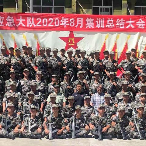 点兵沙场展英姿  西北武术院百名师生在陆军某部举行军事科目汇演暨总结表彰大会