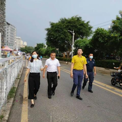 区纪委监委领导到民治街道樟坑社区开展“环境清洁日”活动