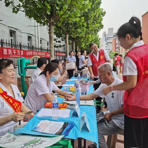 新华里社区开展“迎中秋 庆国庆”便民服务活动