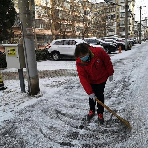 【西三旗街道永泰东里社区】扫雪铲冰暖人心 永泰东里在行动