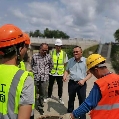 屯昌县水务局局长麦大成对屯昌县县城雨污水管网升级改造项目（一期）EPC（设计、施工）总承包进行检查