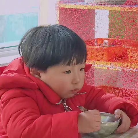 捕捉孩子进餐时刻——洛龙镇幼儿园膳食篇