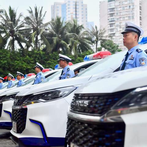 交警支队举行警务车辆配发仪式