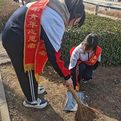 “保护生态环境  守护绿水青山”曲阳一中开展学习雷锋志愿者活动