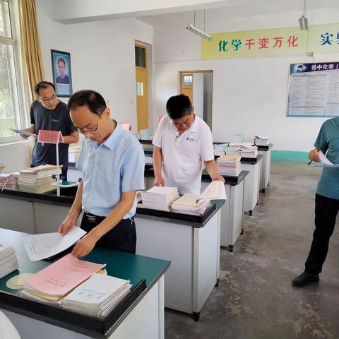 强镇筑基 | 抓实抓细常规管理  全面提升教学质量—梯门镇开展中学教师常规材料检查工作