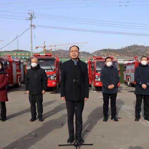 节前慰问暖人心    县委书记杨晓舟，县委副书记、代县长薛向阳带队慰问应急局干部职工