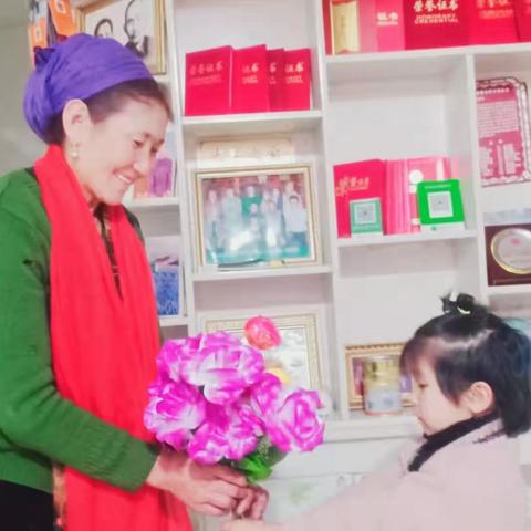 萨尔胡松乡中心幼儿园3月8日国际妇女节活动